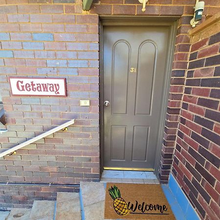 Tumut Valley Motel Pet Friendly Экстерьер фото
