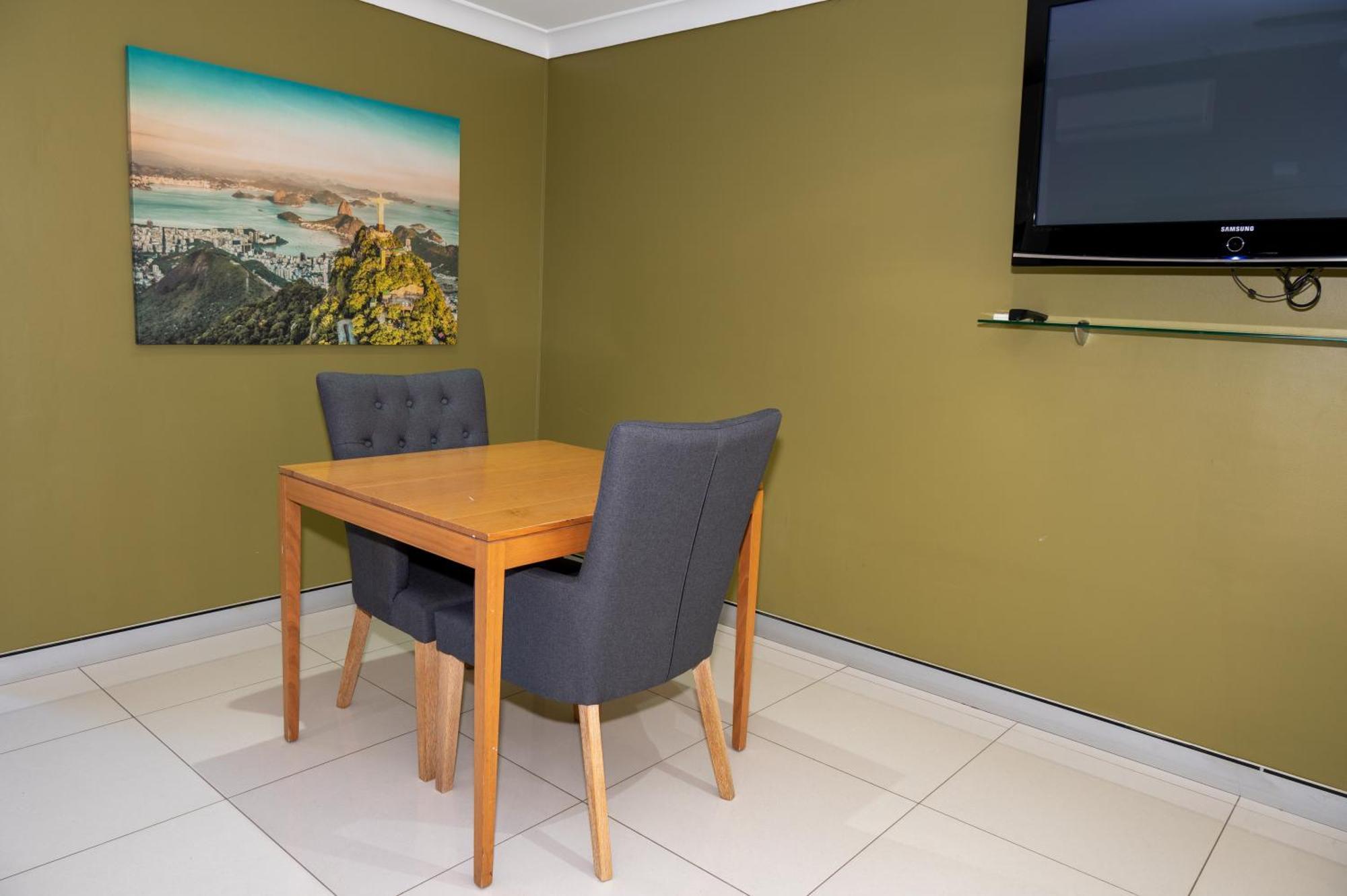 Tumut Valley Motel Pet Friendly Экстерьер фото