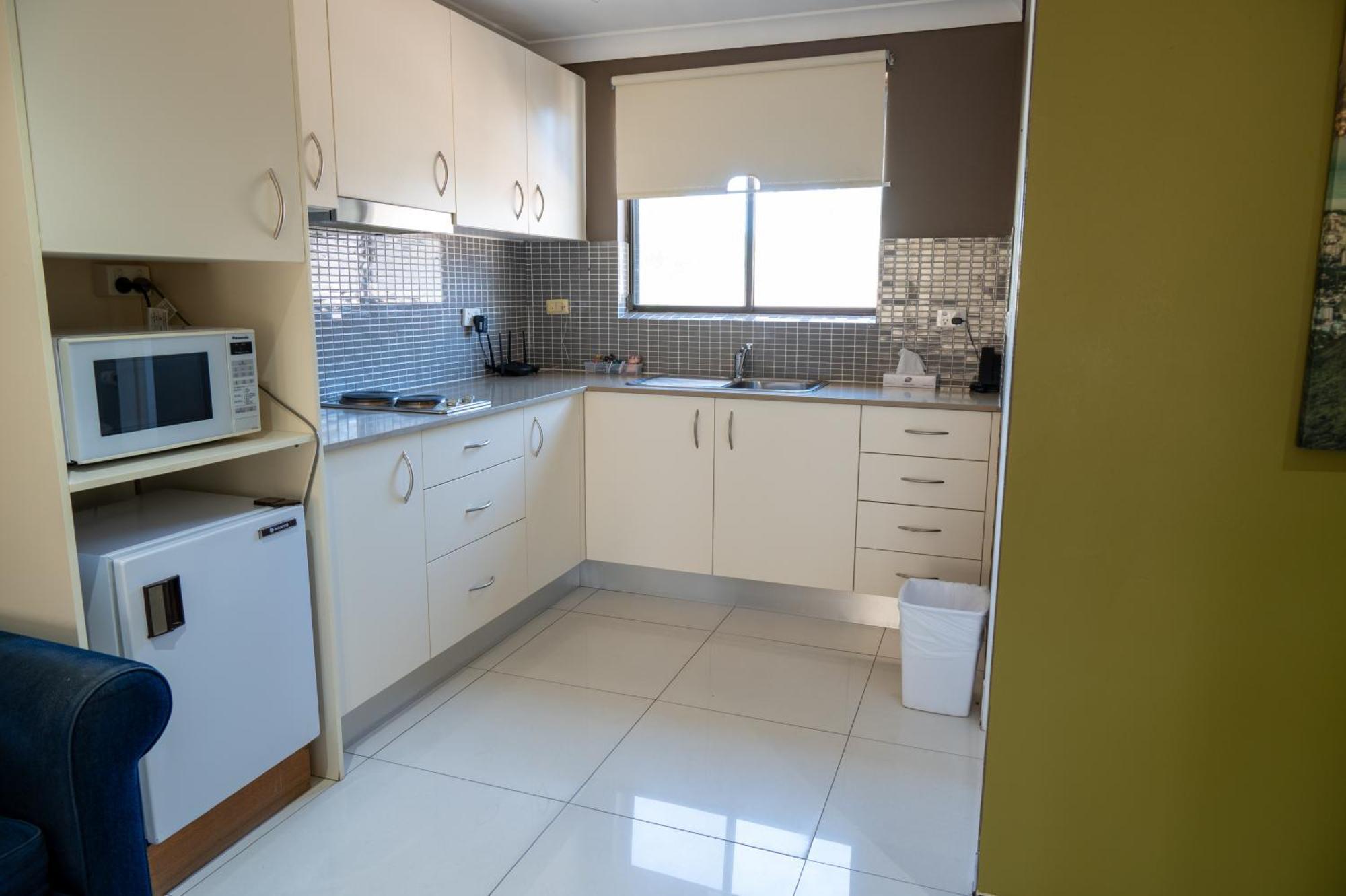 Tumut Valley Motel Pet Friendly Экстерьер фото