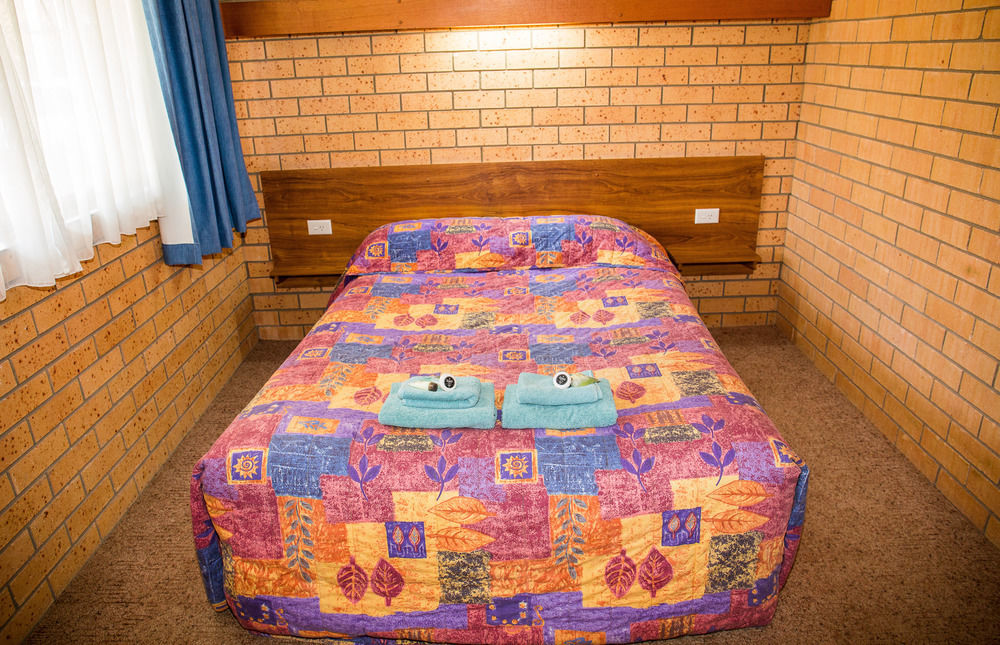Tumut Valley Motel Pet Friendly Экстерьер фото
