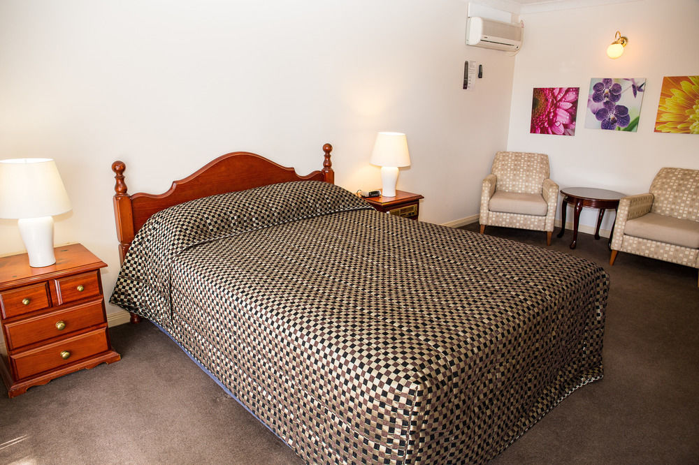 Tumut Valley Motel Pet Friendly Экстерьер фото