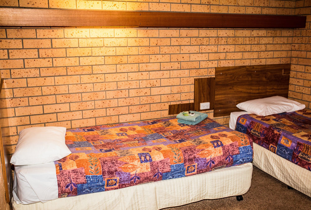 Tumut Valley Motel Pet Friendly Экстерьер фото